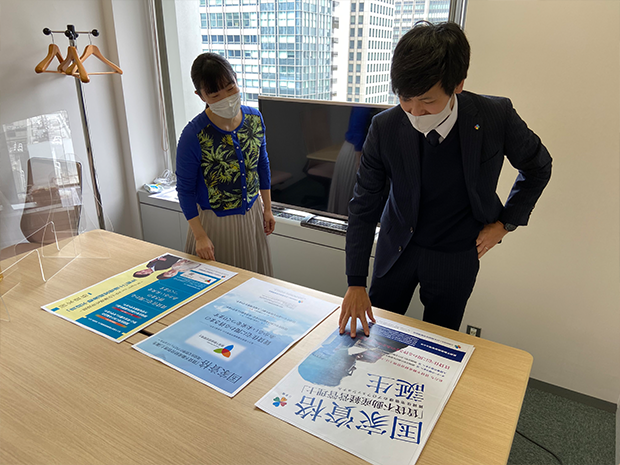 広報に欠かせないポスター作成も大事な仕事です。